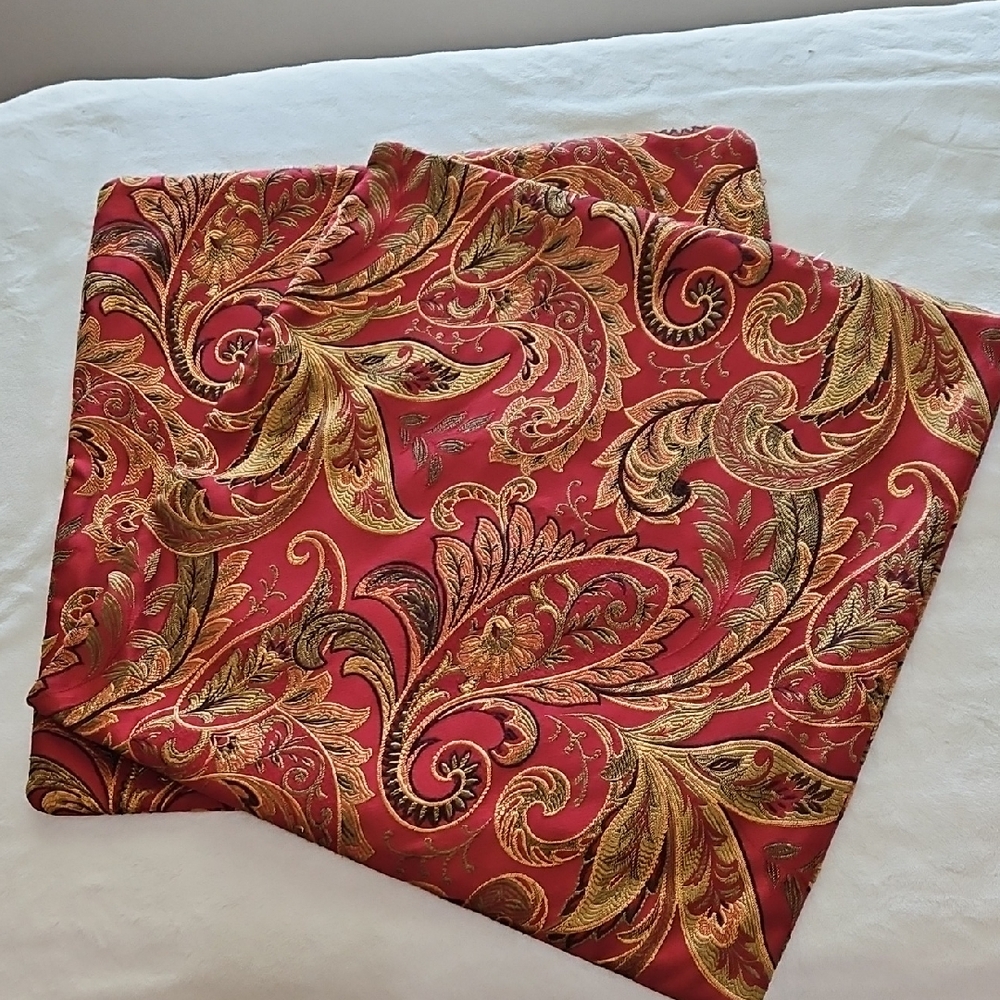 Red and Gold Set Of Cushion Cover With Zepper. Paisley Desing